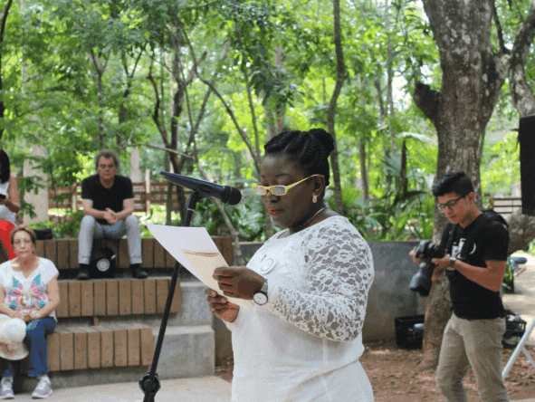  Xiomara Cacho es originaria de Punta Gorda, Roatán, Islas de la Bahía, Honduras. 